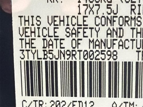 Used 2024 Toyota Tacoma TRD Off-Road image 33