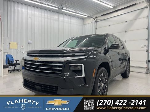 Used 2025 Chevrolet Traverse LT w/ Sun and Wheel Package FWD image 6