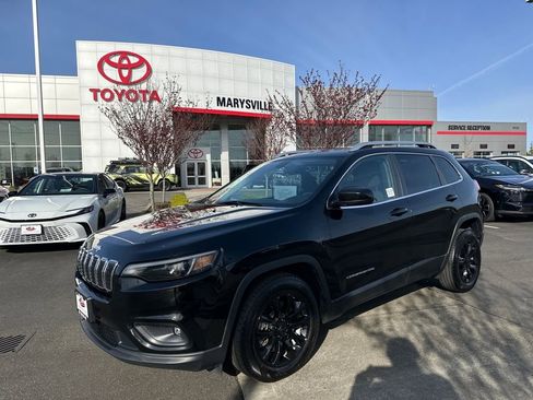 Used 2019 Jeep Cherokee Latitude w/ Popular Appearance Group FWD image 1