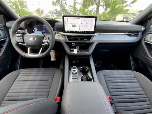 Used 2025 Ford Explorer ST-Line w/ Premium Package RWD image 5