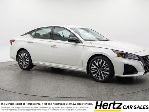 Used 2025 Nissan Altima 2.5 SV FWD image 1