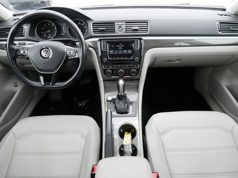 Used 2017 Volkswagen Passat 1.8T SE image 10