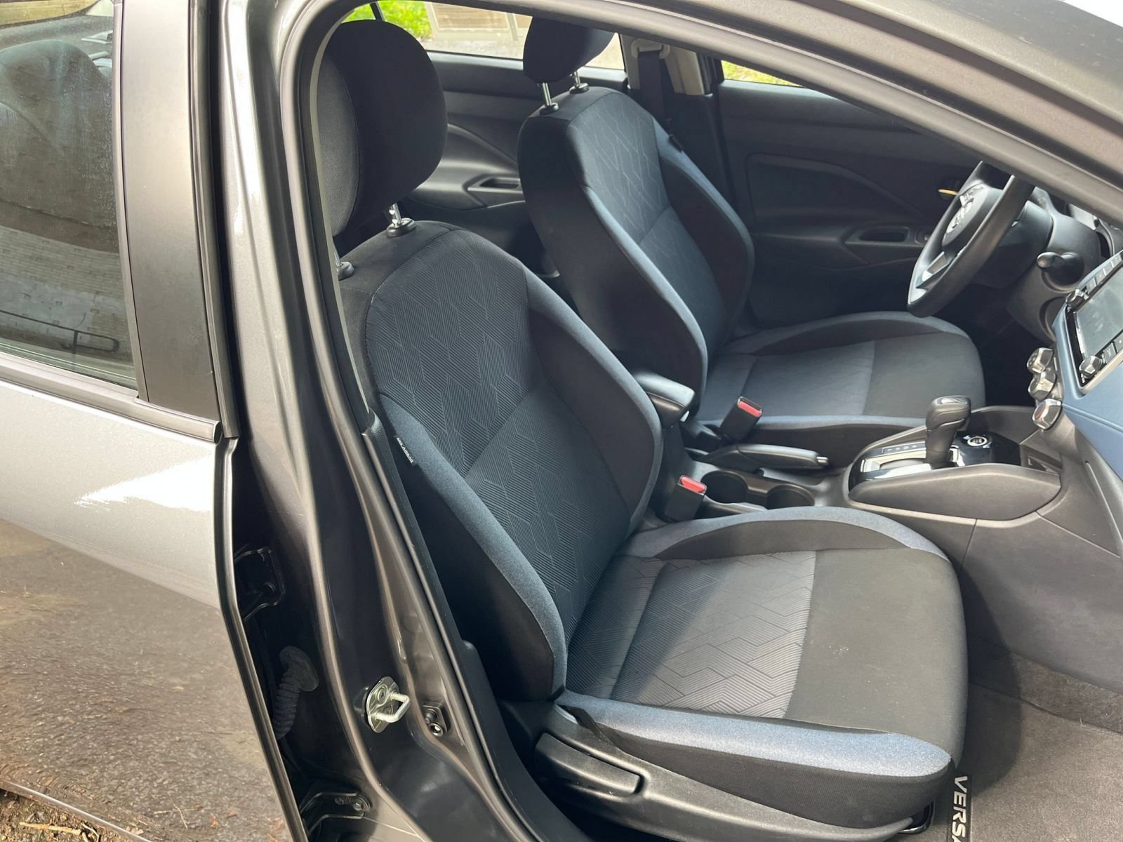 Used 2025 Nissan Versa SV FWD image 37