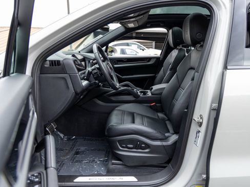 Certified 2025 Porsche Cayenne S image 25