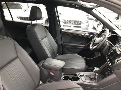 Used 2022 Volkswagen Tiguan SE R-Line image 28