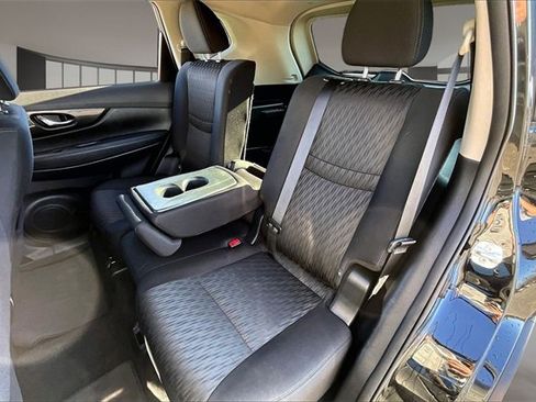 Used 2018 Nissan Rogue SV w/ Premium Package image 21