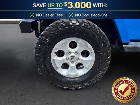 Used 2015 Jeep Wrangler Unlimited Sahara w/ Connectivity Group AWD/4WD image 13