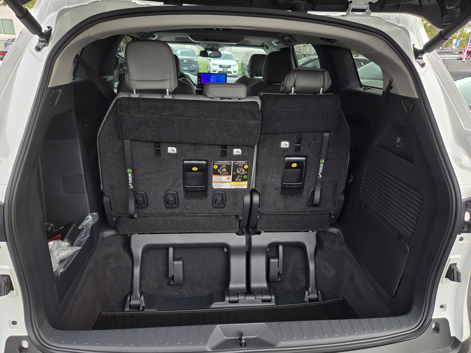 Certified 2026 Toyota Sienna XLE FWD image 25