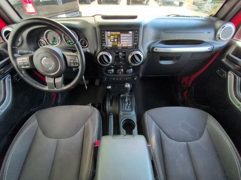 Used 2015 Jeep Wrangler Unlimited Sahara w/ Connectivity Group AWD/4WD image 15