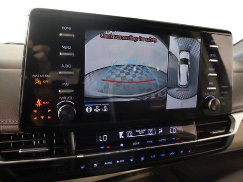 Used 2021 Toyota Sienna Platinum FWD image 6