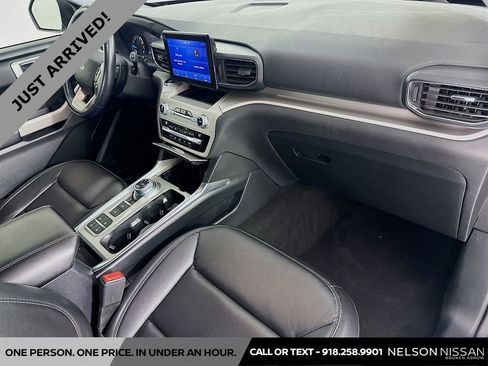 Used 2020 Ford Explorer XLT w/ Equipment Group 202A image 28