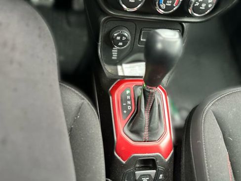 Used 2017 Jeep Renegade Trailhawk image 21