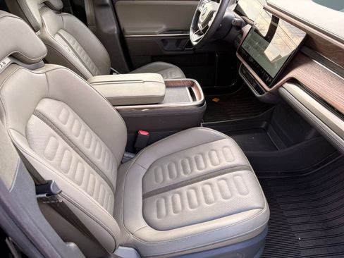 Used 2023 Rivian R1S Adventure image 25