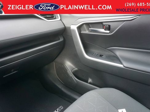 Used 2022 Toyota RAV4 XLE w/ Convenience Package image 32