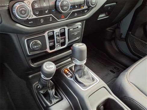 Used 2024 Jeep Wrangler Sahara image 25