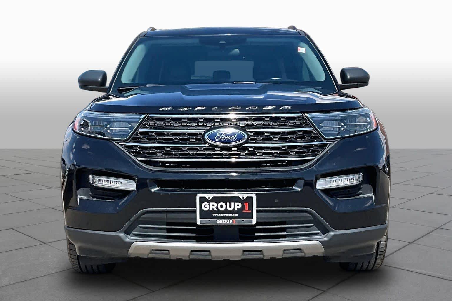 Used 2021 Ford Explorer XLT w/ Equipment Group 202A RWD image 4
