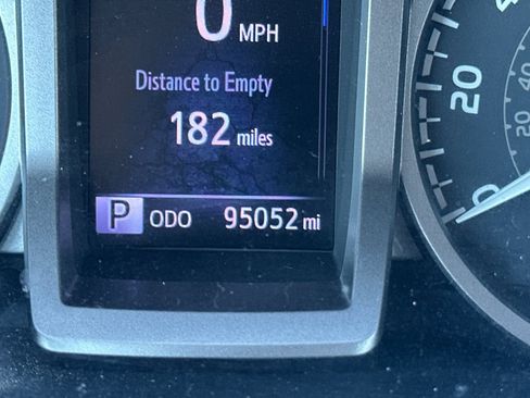 Certified 2017 Toyota Tacoma SR5 image 21