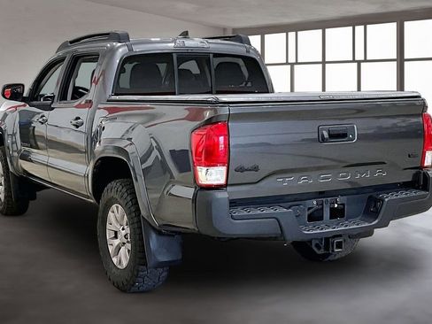 Used 2017 Toyota Tacoma SR5 w/ Tow Package AWD/4WD image 12