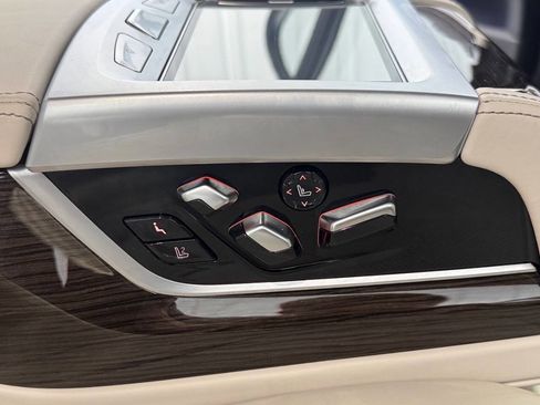 Used 2019 BMW M760i xDrive w/ Luxury Rear Seating Package image 40