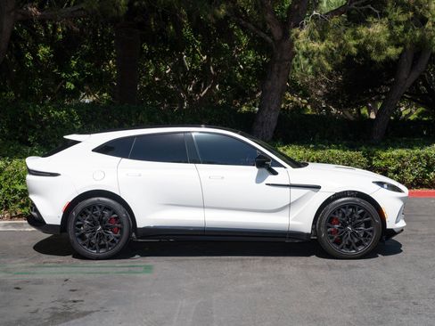 Used 2023 Aston Martin DBX AWD/4WD image 25