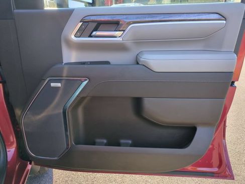 Used 2024 Chevrolet Silverado 2500 LTZ w/ LTZ Convenience Package AWD/4WD image 33