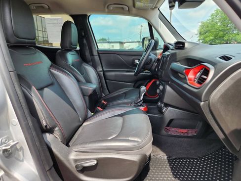 Used 2019 Jeep Renegade Trailhawk AWD/4WD image 15