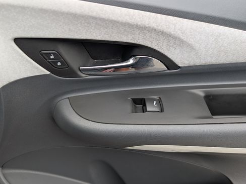 Used 2020 Chevrolet Bolt LT FWD image 21