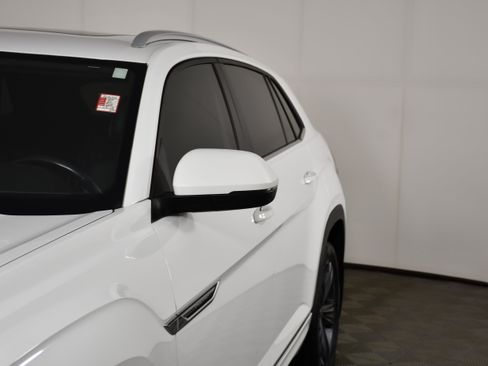 Used 2021 Volkswagen Atlas Cross Sport SE w/ Panoramic Sunroof Package FWD image 13