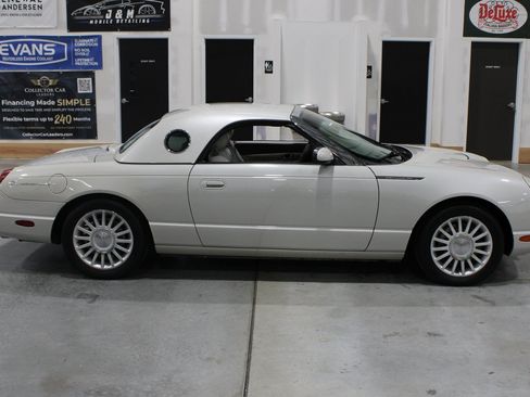 Used 2005 Ford Thunderbird 50th Anniversary RWD image 21