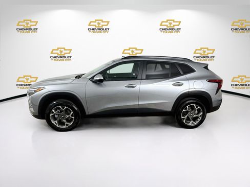 Used 2025 Chevrolet Trax LT w/ Driver Confidence Package FWD image 5