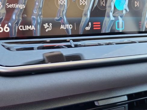 New 2026 Volkswagen Tiguan SE image 14