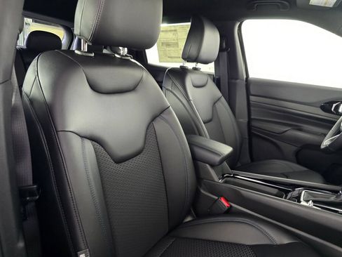 New 2026 Jeep Compass Latitude AWD/4WD image 34