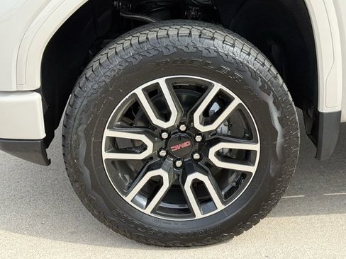 New 2026 GMC Sierra 1500 AT4 w/ AT4 Premium Package AWD/4WD image 17