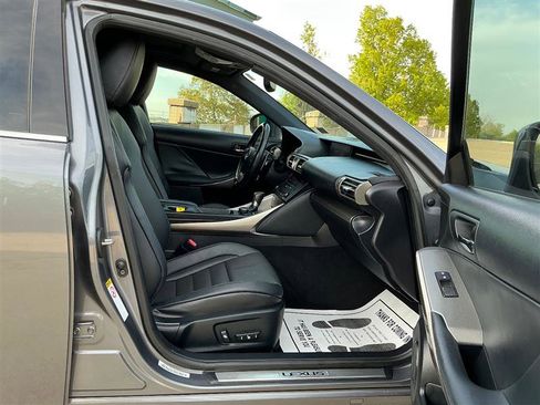 Used 2016 Lexus IS 200t w/ F Sport Package RWD image 31