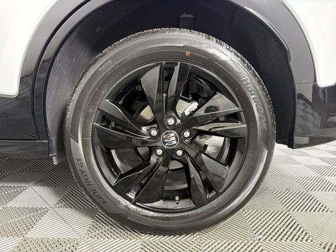 Used 2024 Buick Encore GX Sport Touring image 17