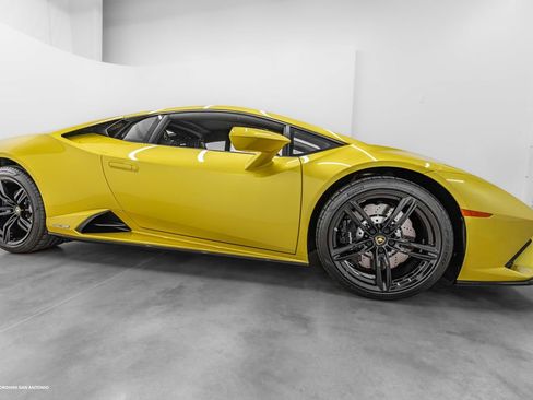 Used 2020 Lamborghini Huracan EVO RWD image 5