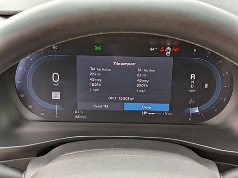 Certified 2025 Volvo XC40 B5 Core image 15