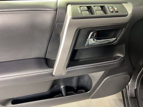 Used 2020 Toyota 4Runner SR5 Premium AWD/4WD image 17