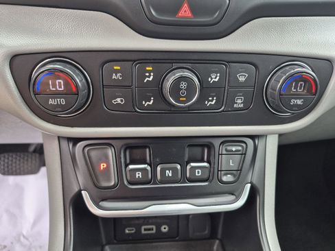 Used 2018 GMC Terrain SLT w/ Preferred Package image 20