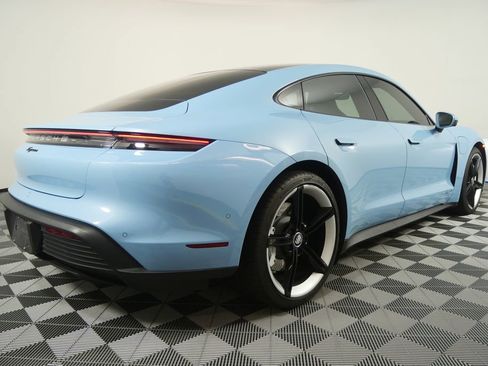 Used 2022 Porsche Taycan image 4