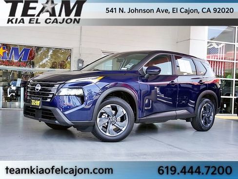 Used 2024 Nissan Rogue SV FWD image 2