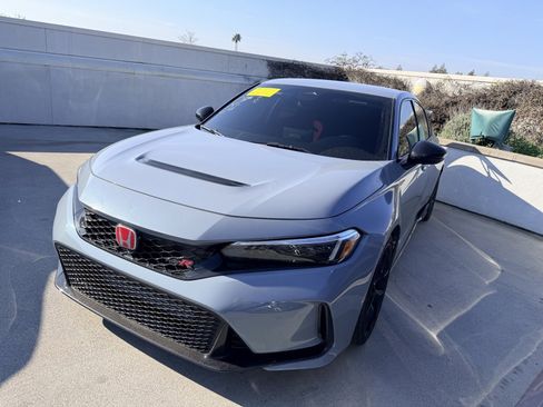Used 2025 Honda Civic Type R image 2
