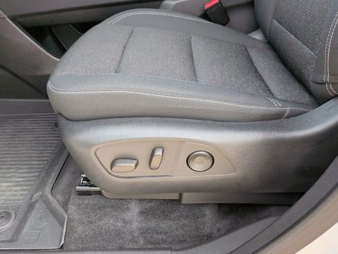 Used 2025 Chevrolet Traverse LT w/ Driver Confidence Package image 13