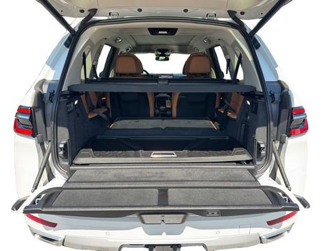 Used 2025 BMW X7 xDrive40i AWD/4WD image 18