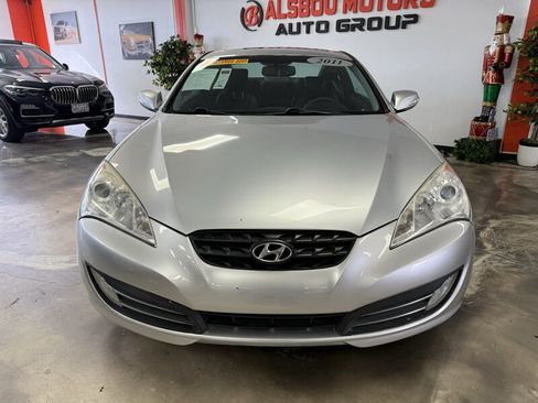 Used 2011 Hyundai Genesis 3.8 image 2
