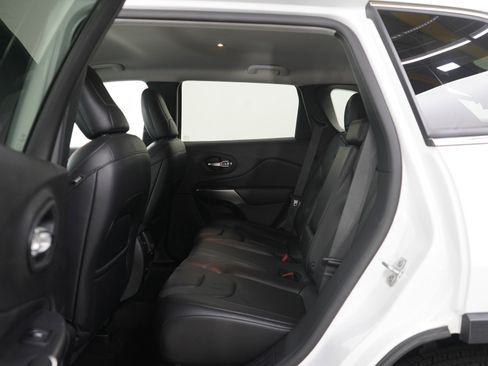 Used 2019 Jeep Cherokee Limited image 17