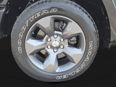 Used 2022 RAM 1500 Big Horn AWD/4WD image 9