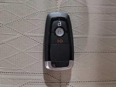 Used 2018 Ford EcoSport SE w/ SE Convenience Package image 32