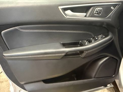 Used 2019 Ford Edge Titanium FWD image 29