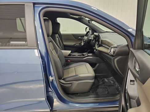 Used 2025 Chevrolet Equinox LT w/ Convenience Package II AWD/4WD image 17